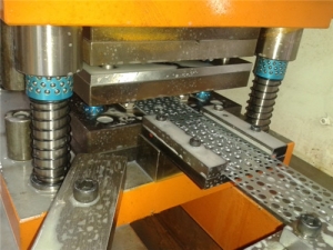 沖孔模具
